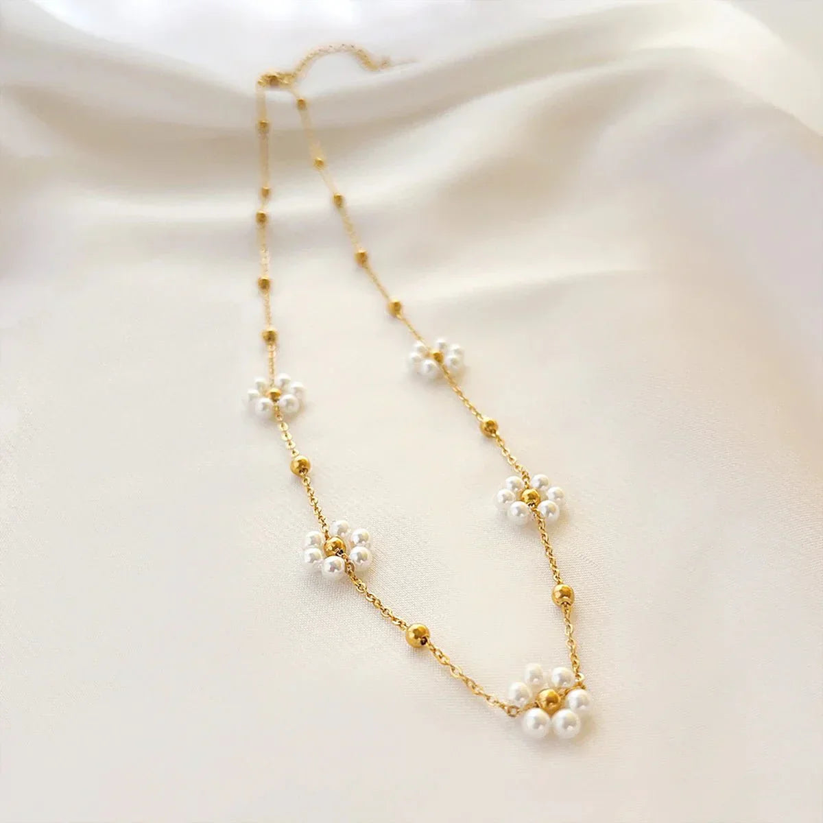 Dainty Floral Pendant Jewelry Set