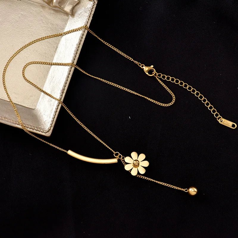 Dainty Floral Pendant Chain Necklace