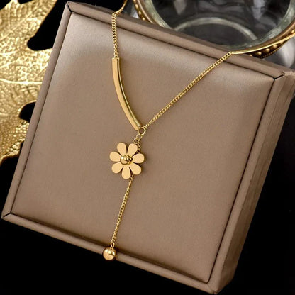Dainty Floral Pendant Chain Necklace