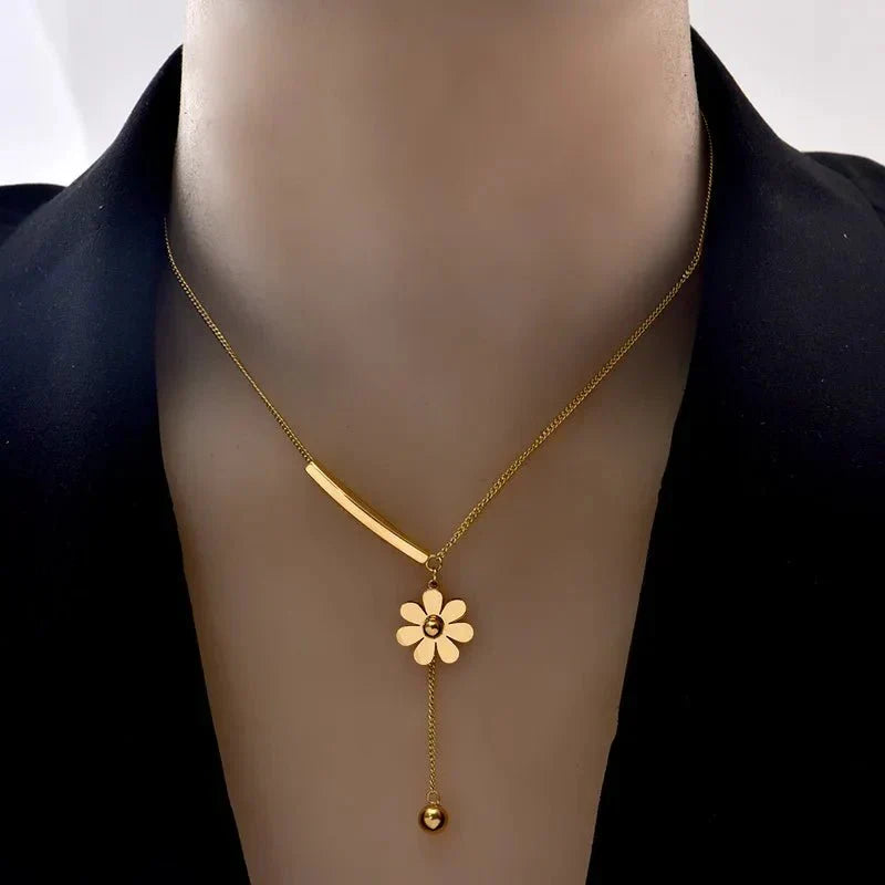 Dainty Floral Pendant Chain Necklace - Luxicro