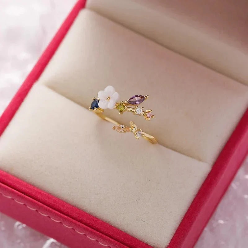 Elegant Floral Diamond Engagement Ring - Luxicro