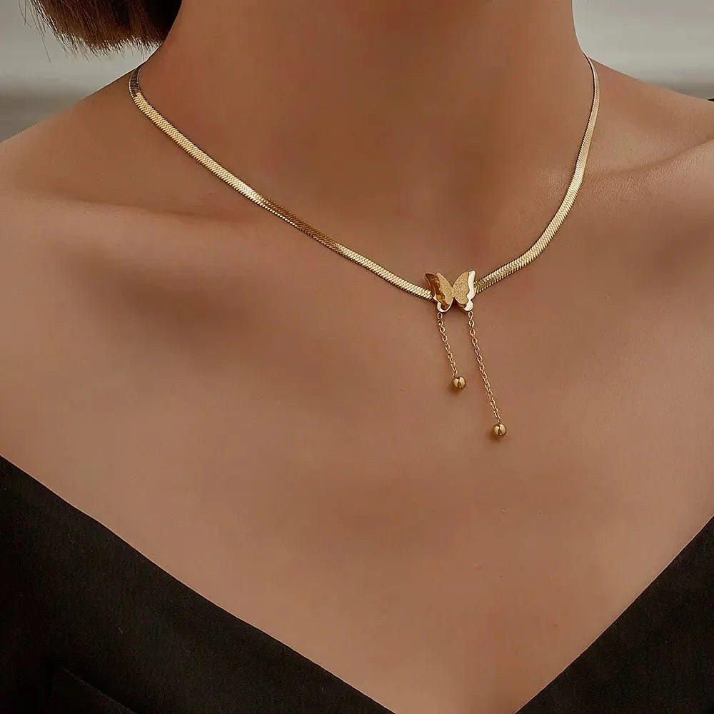 Dainty Link Butterfly Pendant Necklace - Luxicro