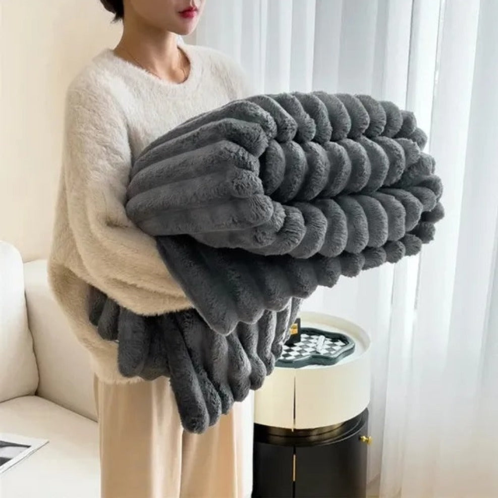 Cozy Plush Throw Blanket – Soft Warm Blanket for Home