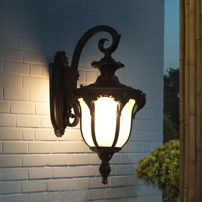 Classic Black Outdoor Wall Lantern - Luxicro