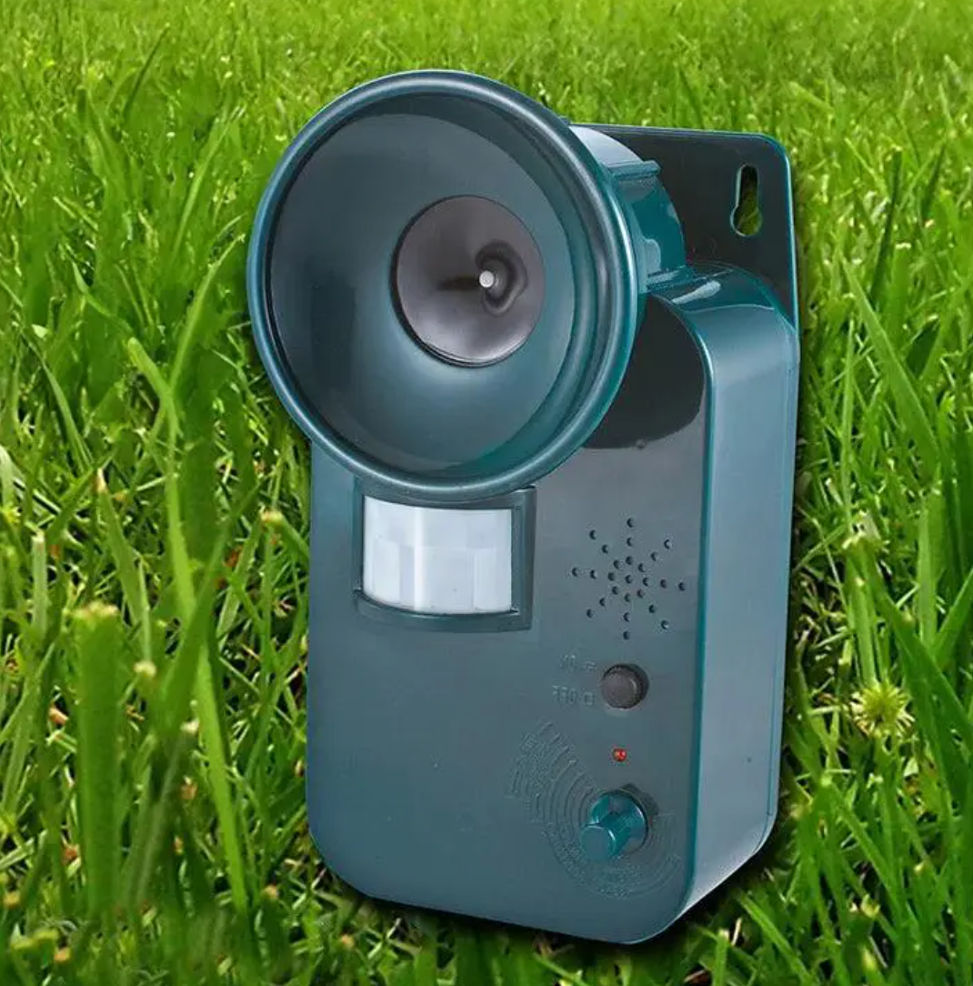 Wireless Yard Pest Repeller Battery Powered Animal Deterrent - Luxicro