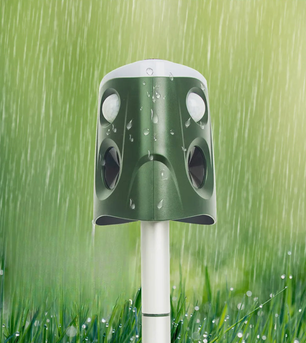 Outdoor Motion Activated Pest Repeller 3-in-1 Cat Repellent - Luxicro