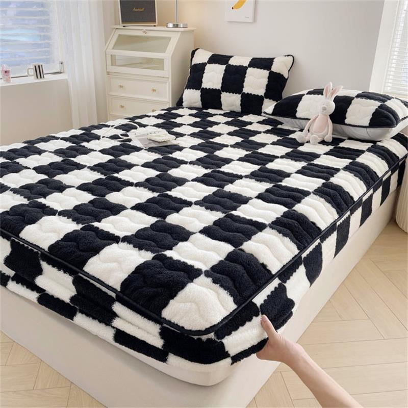 Cozy Fleece Throw Blanket for Home