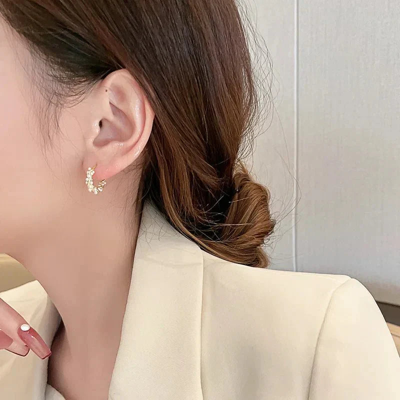 Elegant Sparkling Round Earrings