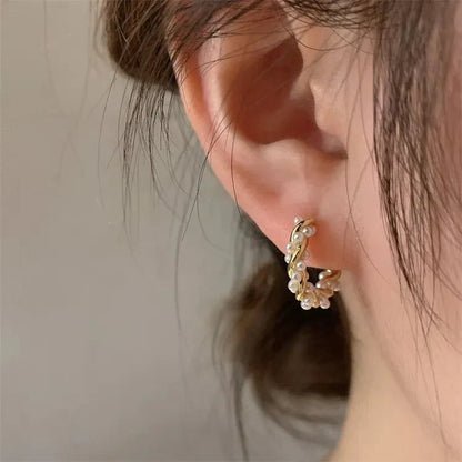 Elegant Sparkling Round Earrings