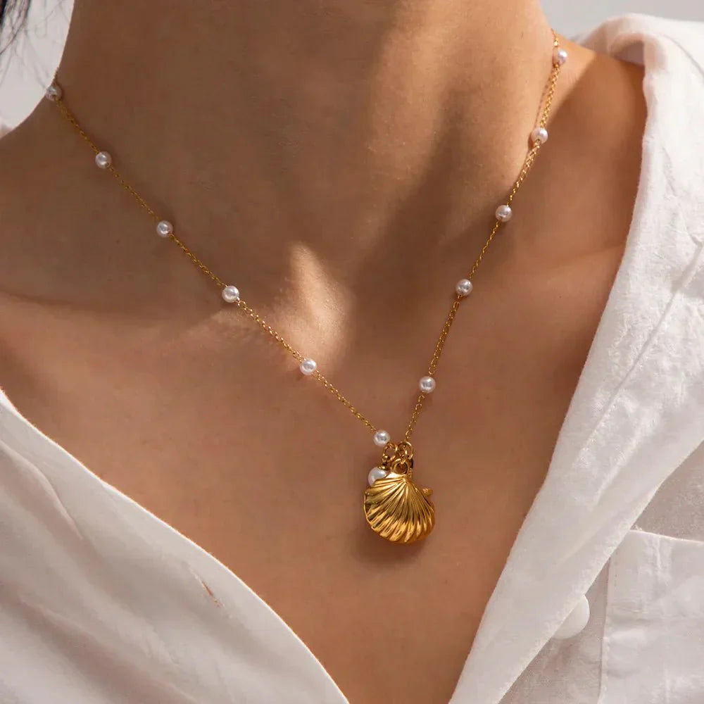 Dainty Small White Shell Pendant Necklace - Luxicro