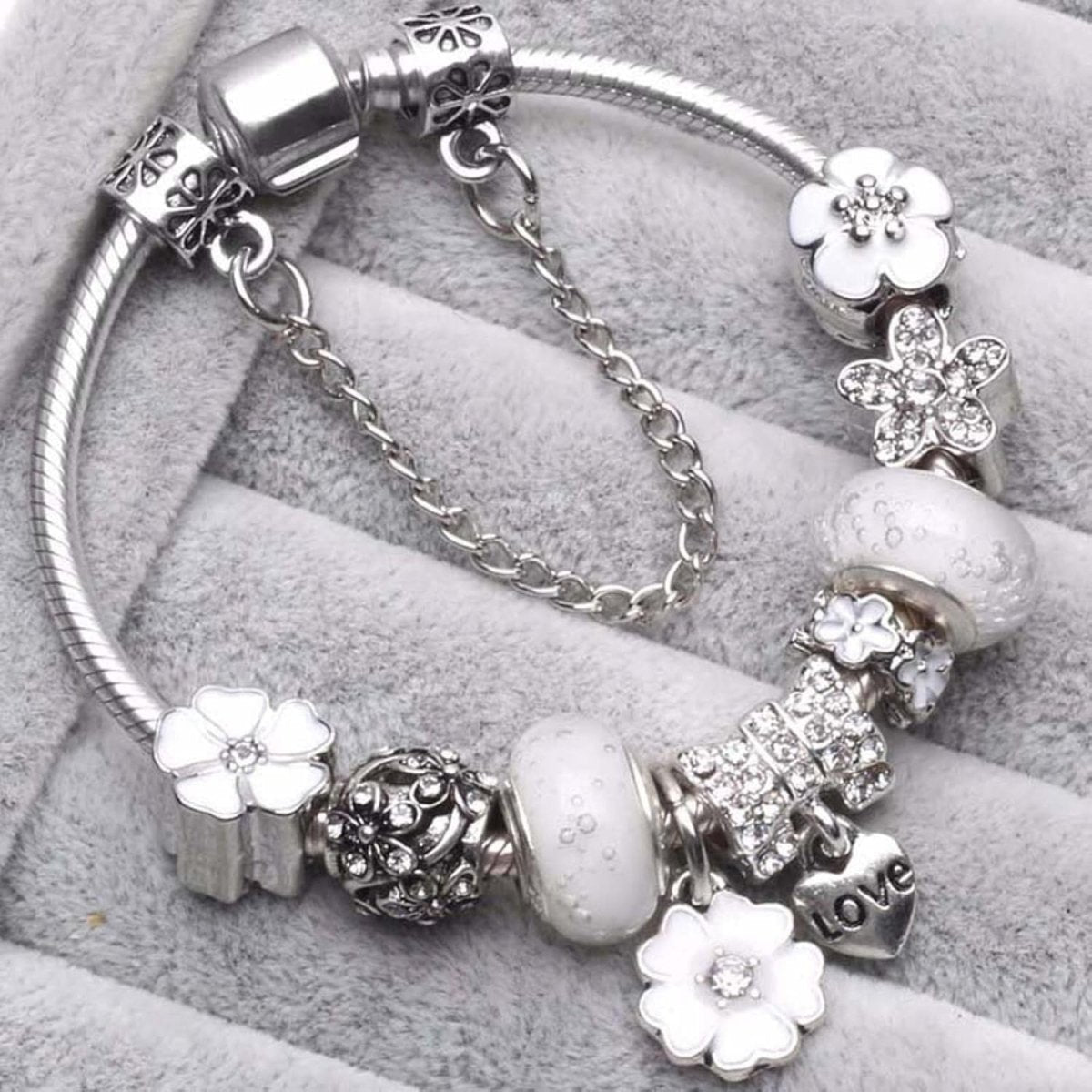 Beautiful Silver Flower Charm Bracelet for Women