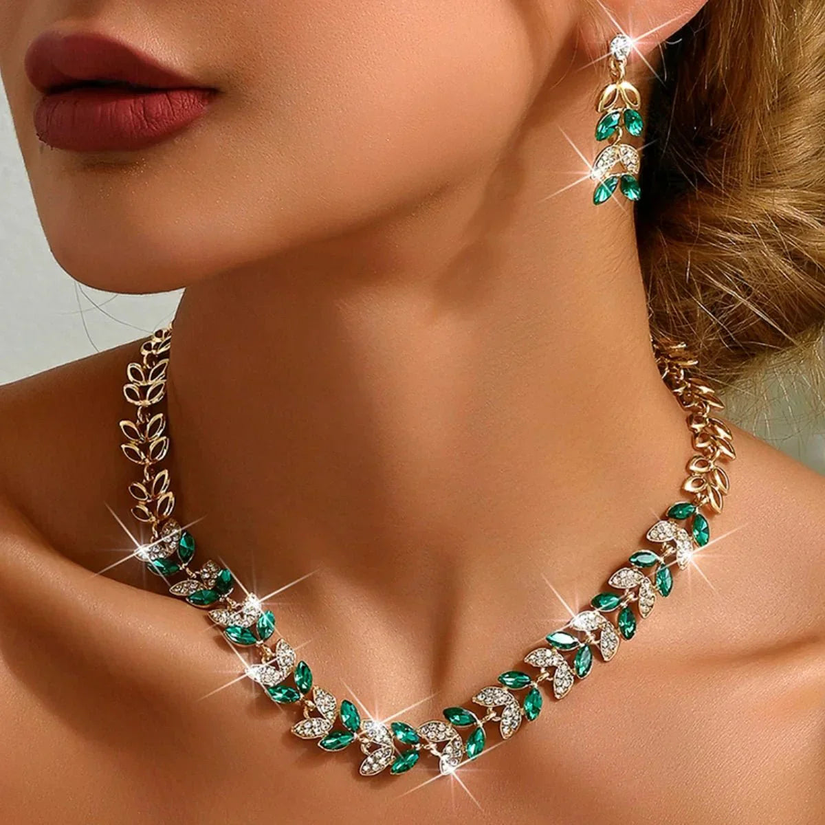 Emerald Gem Diamond Pendant Necklace Set - Luxicro