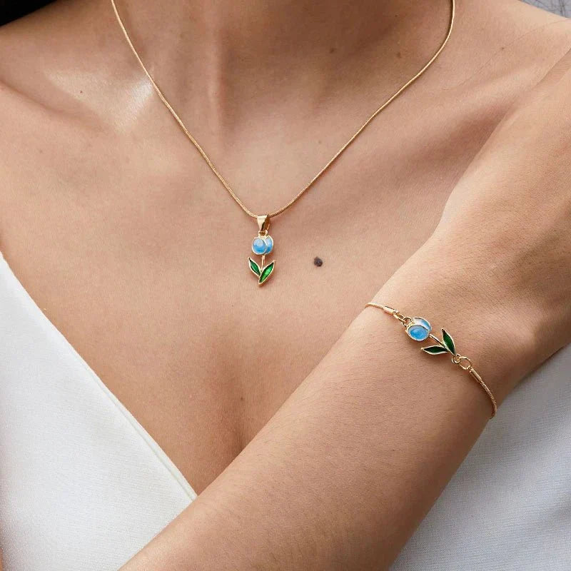 Beautiful Floral Tulip Pendant Set