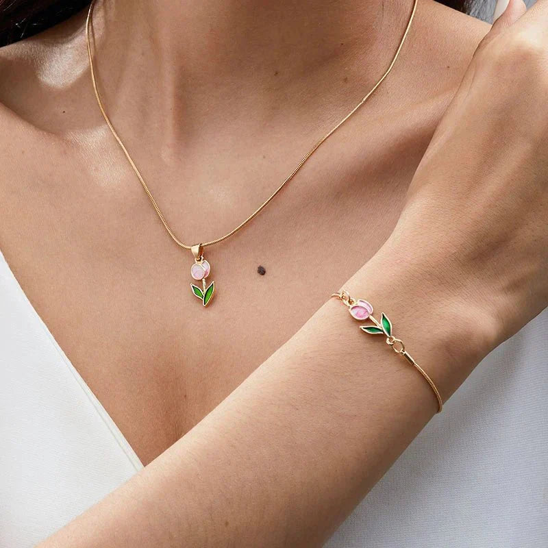 Beautiful Floral Tulip Accessory Set