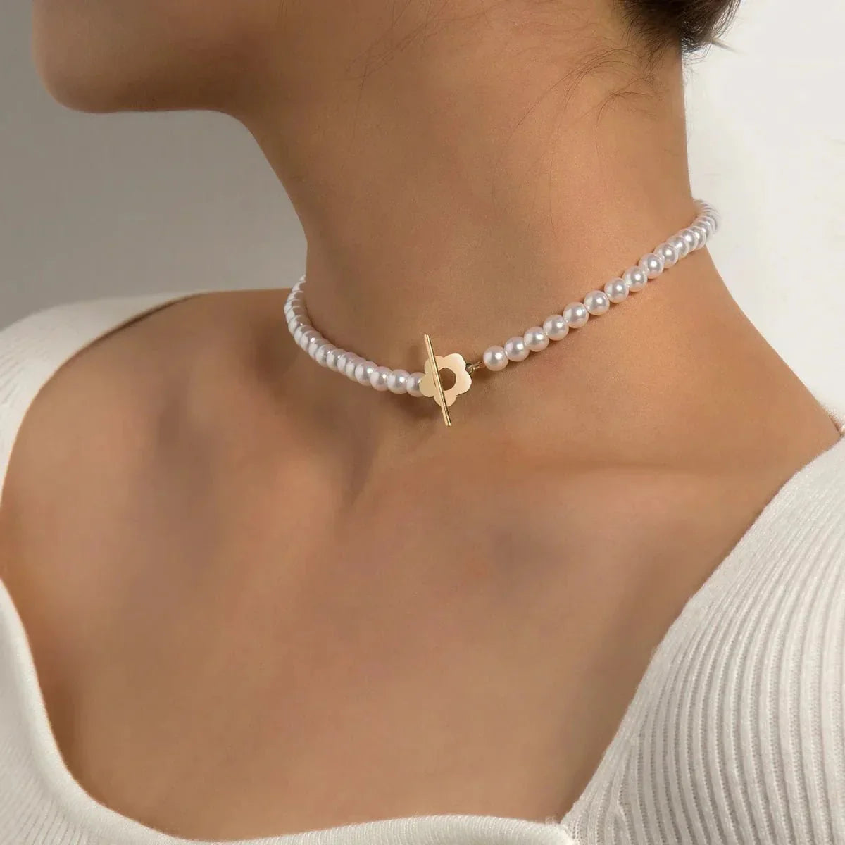Delicate Floral Pendant Chain Necklace