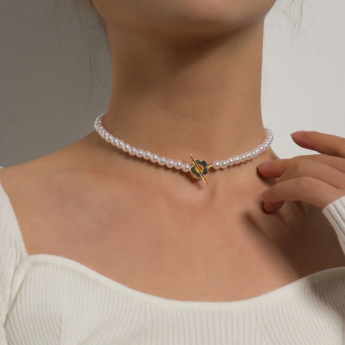 Delicate Floral Pendant Chain Necklace