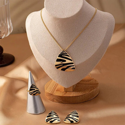 Fashionable Wild Print Necklace Set