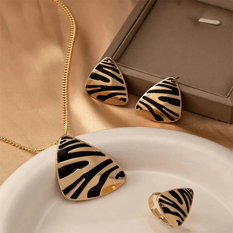 Fashionable Wild Print Necklace Set
