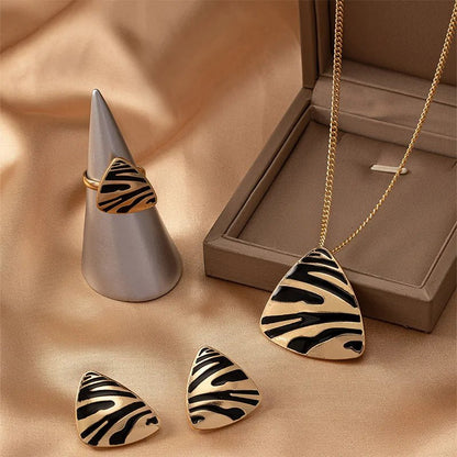 Fashionable Wild Print Necklace Set