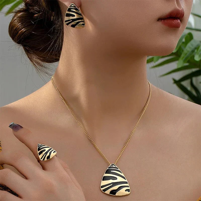 Trendy Wild Print Necklace Set - Luxicro