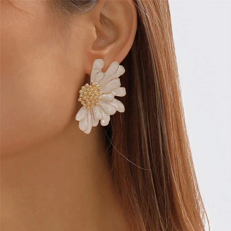 Trendy Floral Dangle Earrings - Luxicro