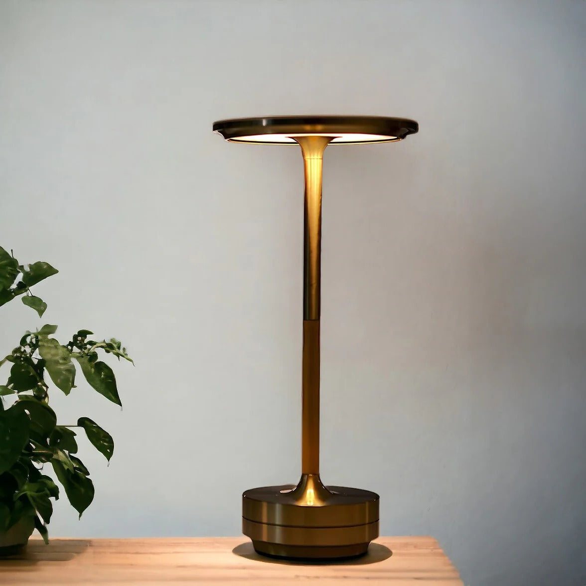 Wireless Desk Lamp with Simple Touch and Sleek Design - Luxicro
