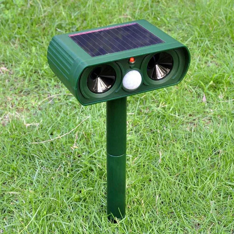 Wireless Solar Powered Pest Repellent Light - Luxicro
