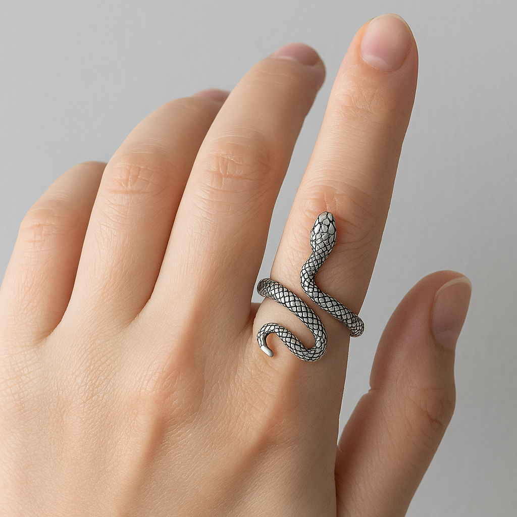 Stylish Snake Pattern Metal Ring