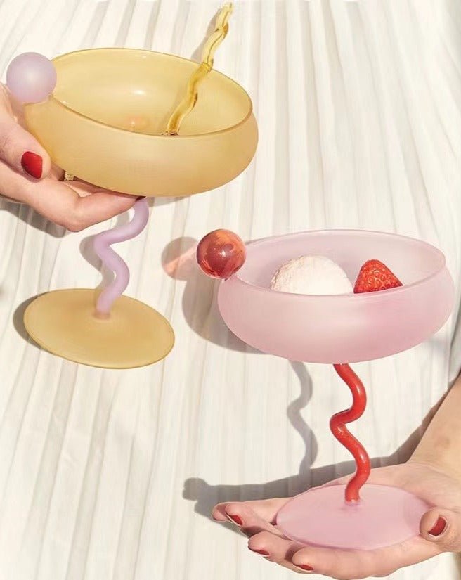 Vibrant Fun Wine Glass – Bright Cocktail Glass with Straws - Luxicro