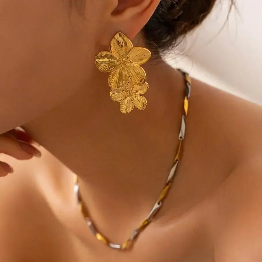 Pretty Flower Dangle Earrings