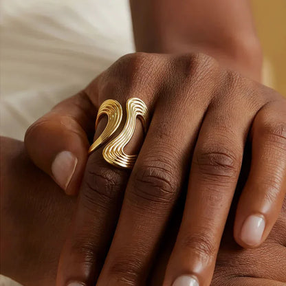 Stylish Swirl Design Silver Ring - Luxicro