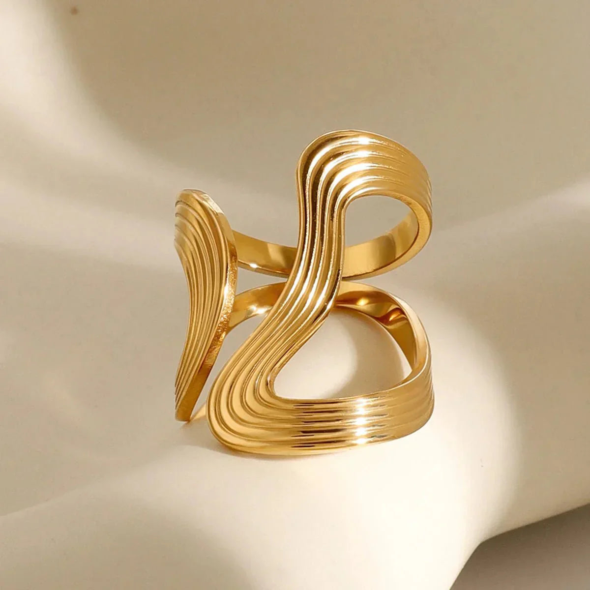 Stylish Swirl Design Silver Ring