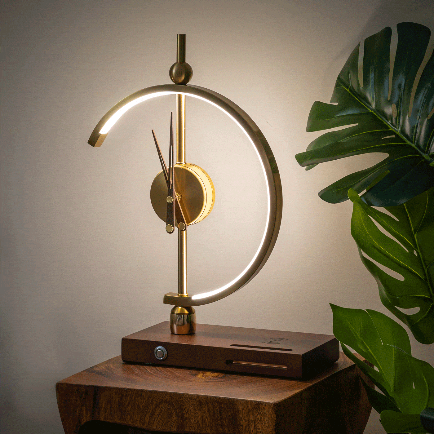 Stylish LED Desk Lamp with Built-in Wireless Charger - Luxicro
