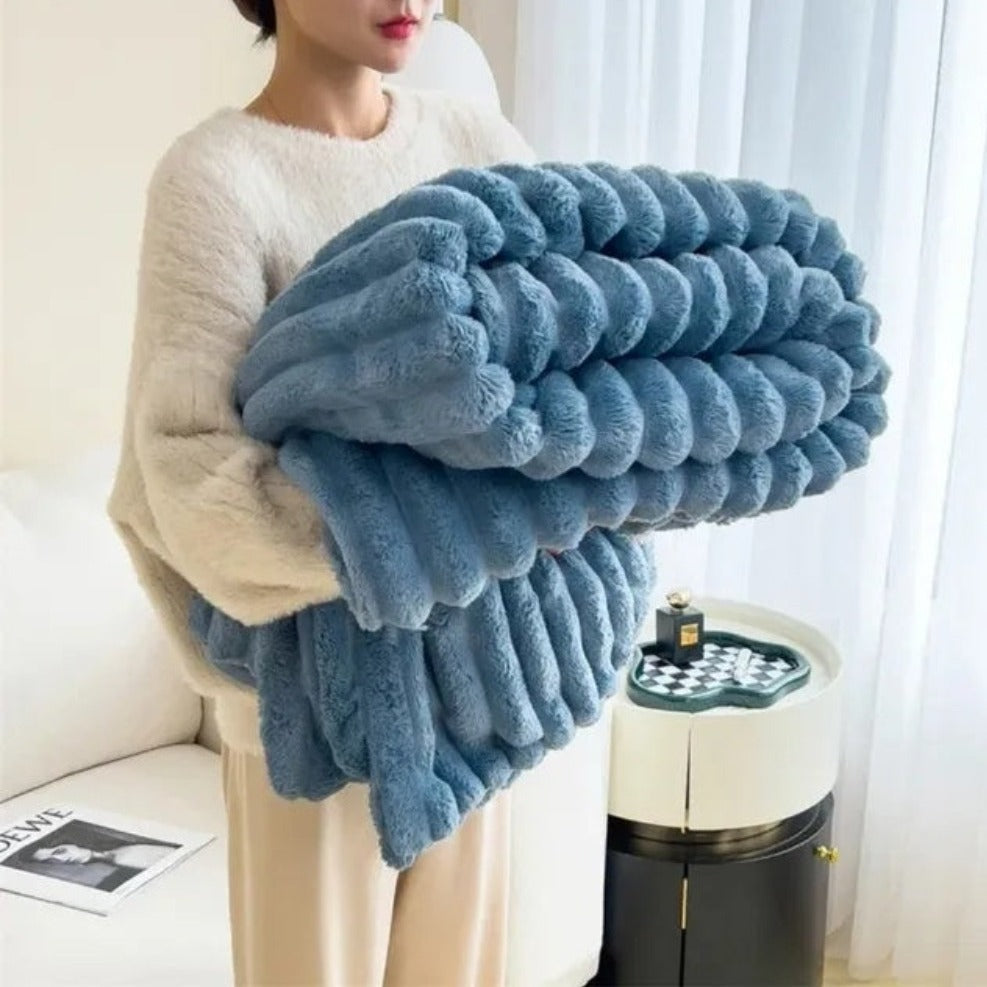 Cozy Plush Throw Blanket – Soft Warm Blanket for Home