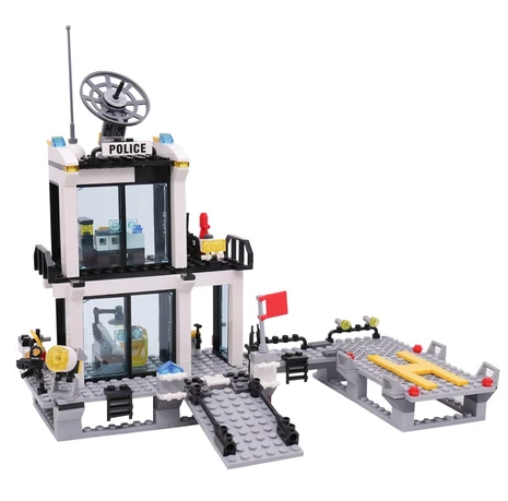 Customizable Beach Police Station Set