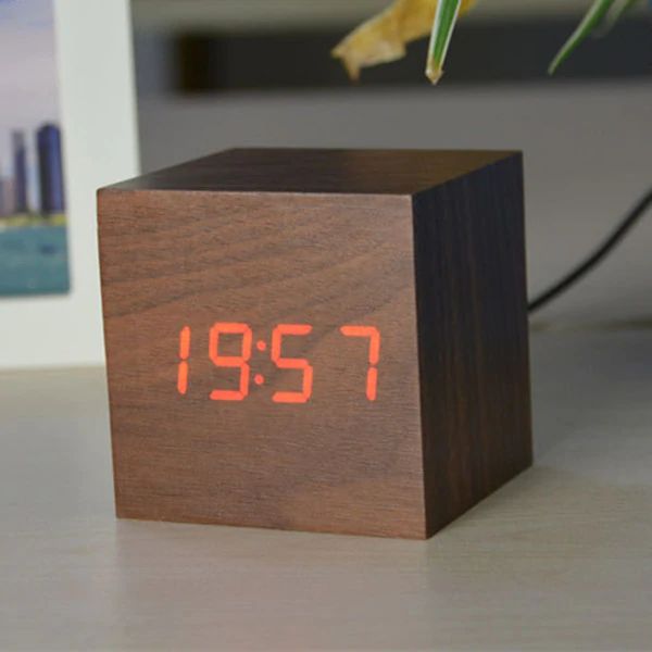 Simple Wood LED Desk Clock - Luxicro