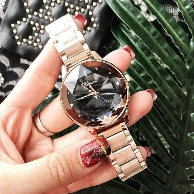 Stylish Women's Silver Leather Wristwatch