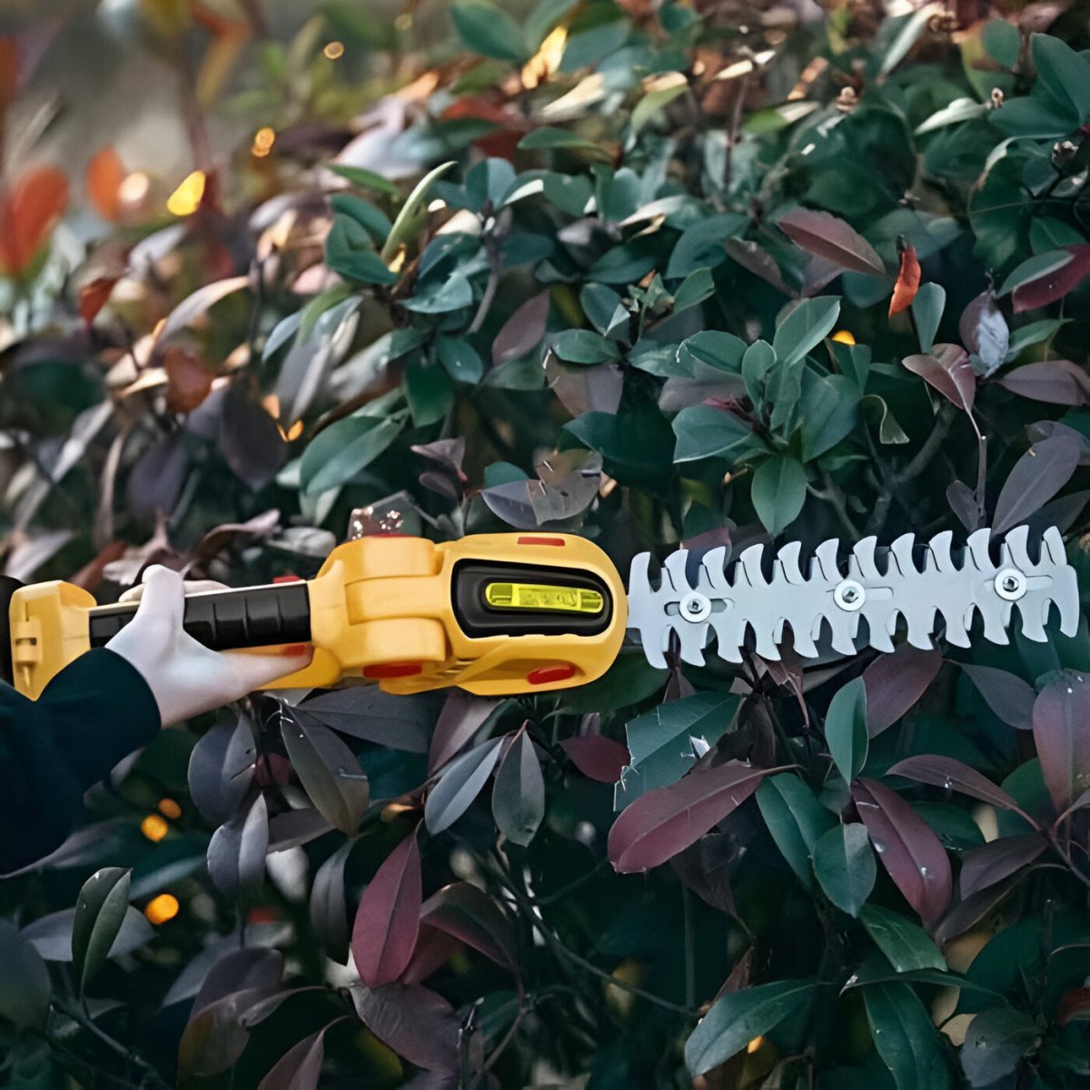 Easy Grip Cordless Hedge and Shrub Cutter - Luxicro
