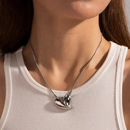 Romantic Heart Shape Pendant Necklace