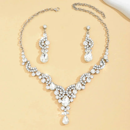 Elegant Diamond Circle Pendant Set