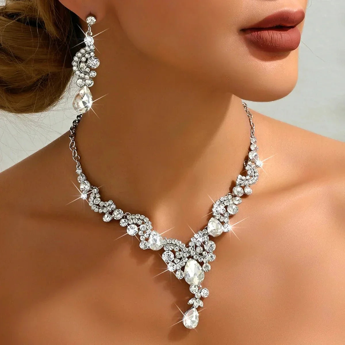 Elegant Diamond Circle Pendant Set