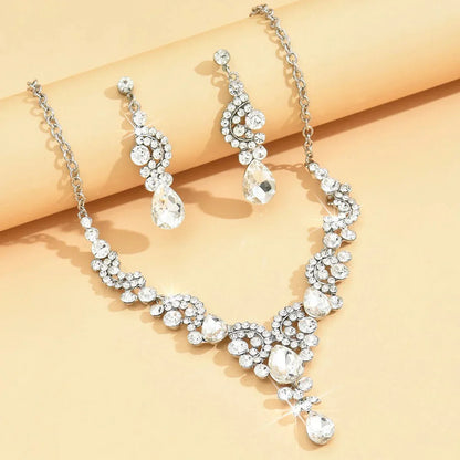 Elegant Diamond Circle Pendant Set