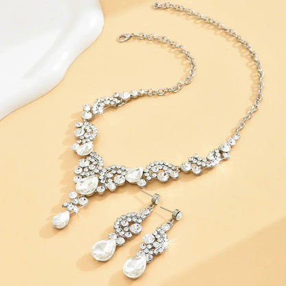 Elegant Diamond Circle Pendant Set