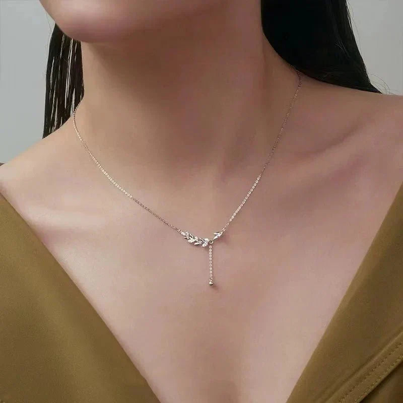 Delicate Floral Silver Pendant Necklace - Luxicro