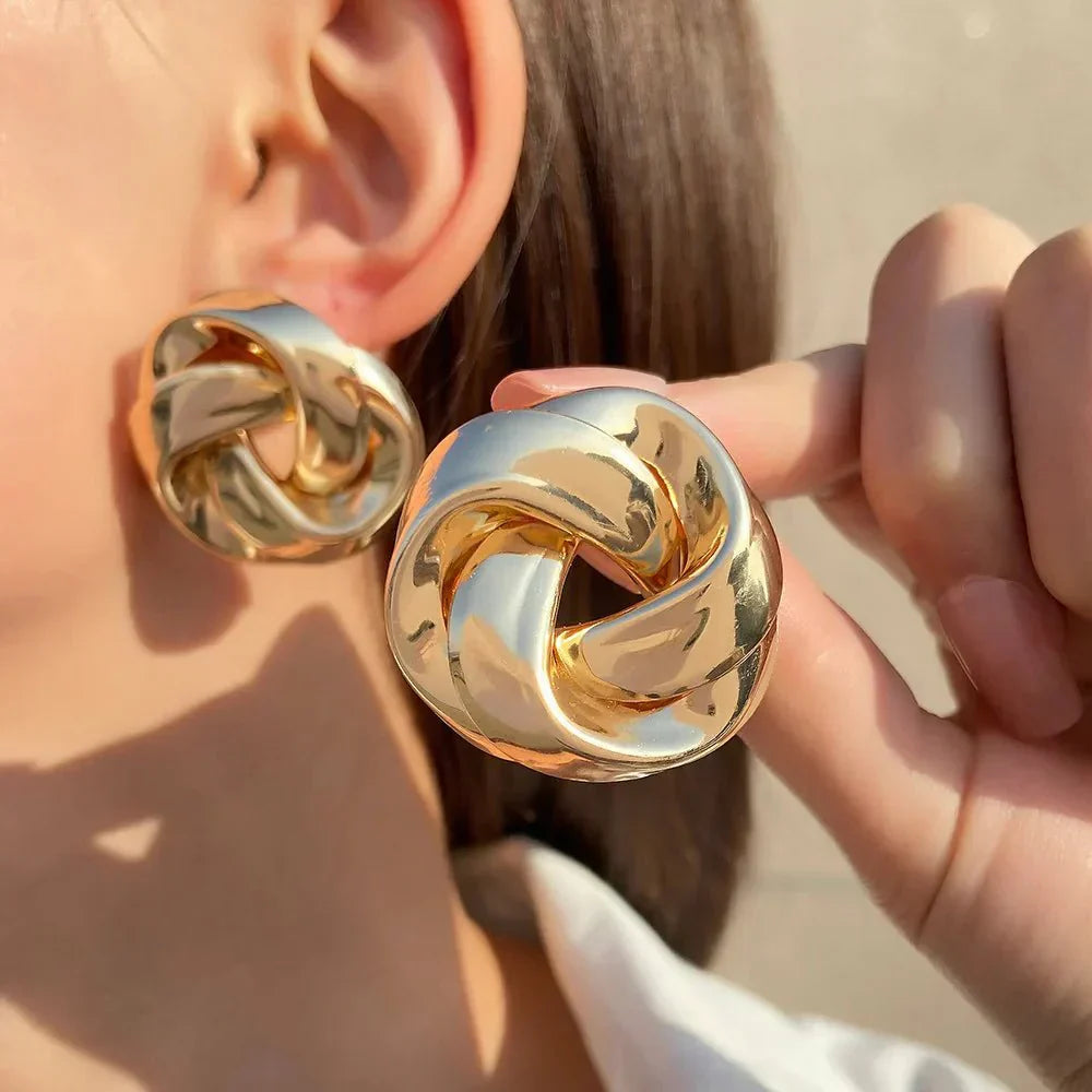 Trendy Swirl Hanging Earrings - Luxicro