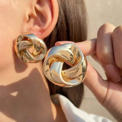 Trendy Swirl Hanging Earrings - Luxicro