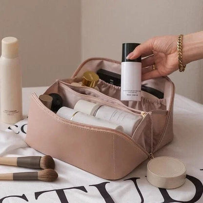 Spacious Makeup Storage Bag with Adjustable Dividers